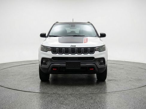 Used 2025 Jeep Compass Trailhawk AWD/4WD image 2