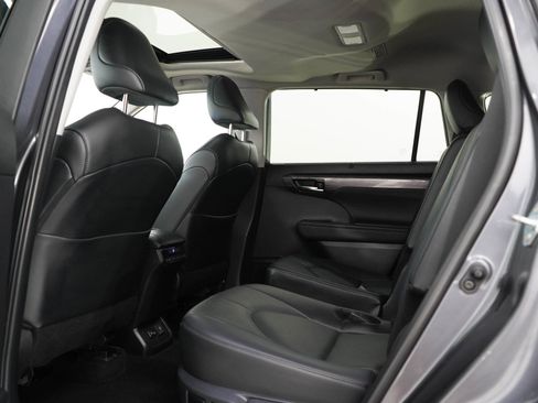 Used 2024 Toyota Highlander Limited AWD/4WD image 19