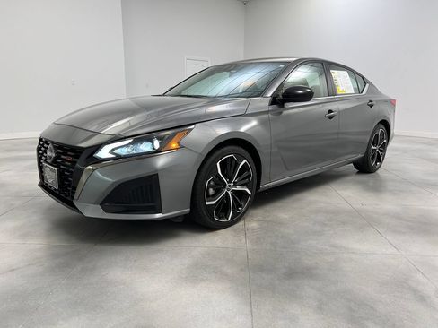 Used 2024 Nissan Altima 2.5 SR FWD image 4