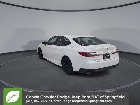 Used 2025 Toyota Camry SE image 13