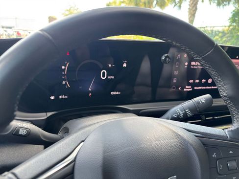 Used 2025 Buick Envista Sport Touring image 40