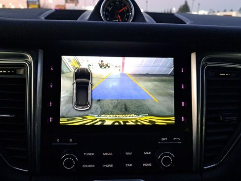 Used 2018 Porsche Macan image 25