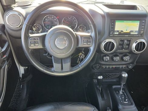Used 2017 Jeep Wrangler Unlimited Sahara w/ Connectivity Group image 7
