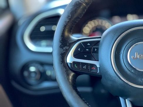 Used 2019 Jeep Renegade Latitude w/ UConnect 8.4 Nav Group image 37