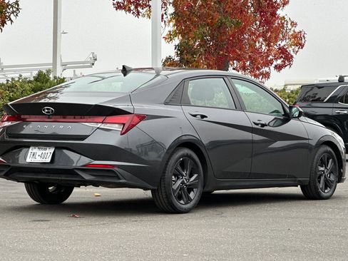 Used 2023 Hyundai Elantra SEL image 4