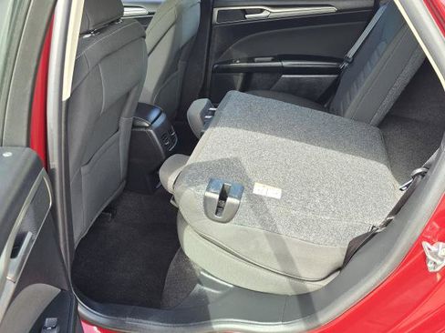 Used 2019 Ford Fusion SE FWD image 25