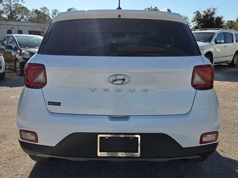 Used 2025 Hyundai Venue SEL image 6