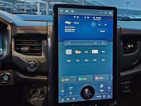 Used 2023 Ford Expedition Limited image 9