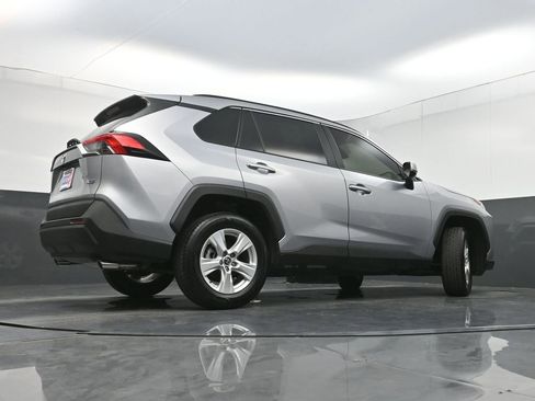 Used 2021 Toyota RAV4 XLE w/ Convenience Package FWD image 29
