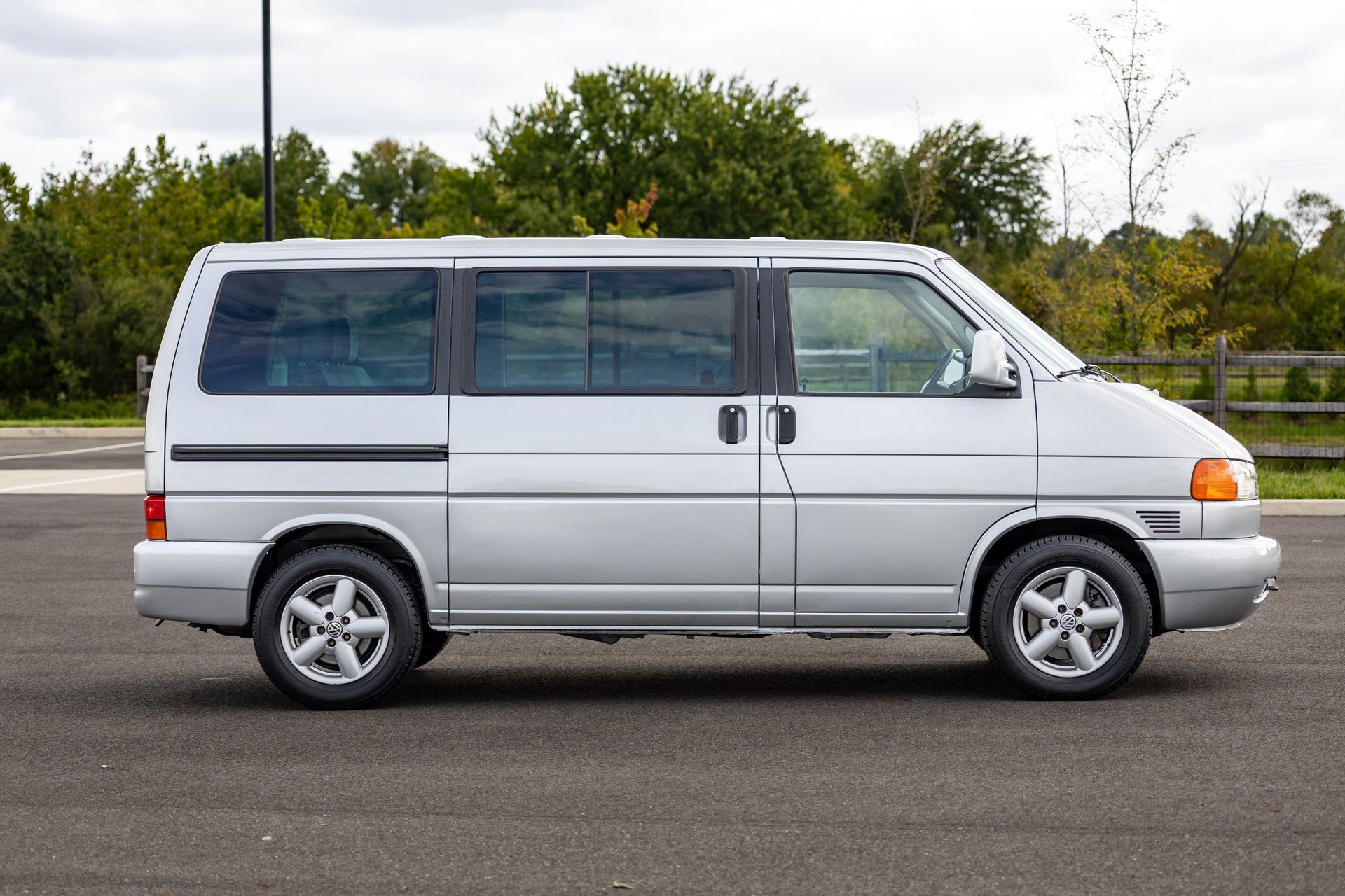 Used 2002 Volkswagen Eurovan MV FWD image 20