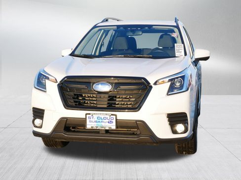 Used 2023 Subaru Forester Premium image 2