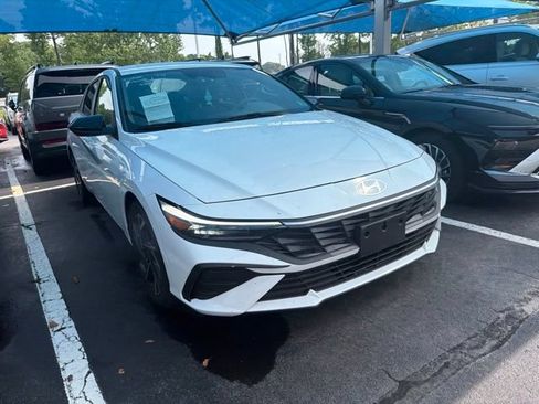 Used 2025 Hyundai Elantra Sport FWD image 1