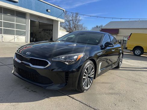 Used 2018 Kia Stinger Premium image 2