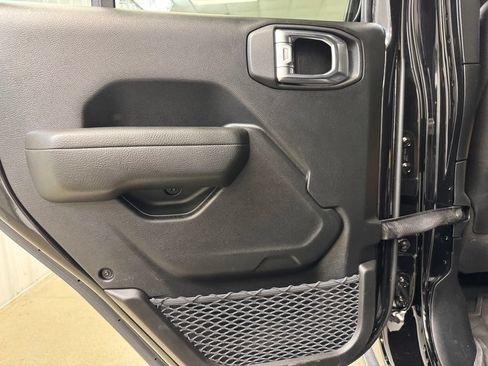 Used 2023 Jeep Gladiator Rubicon w/ Cold Weather Group AWD/4WD image 15