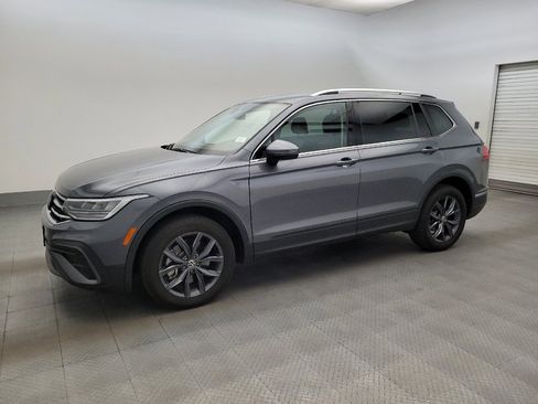 Used 2024 Volkswagen Tiguan SE FWD image 2