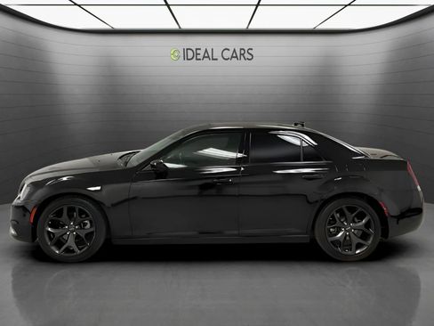 Used 2022 Chrysler 300 Touring w/ Sport Appearance Package RWD image 8