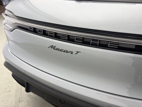 Certified 2024 Porsche Macan AWD/4WD image 11