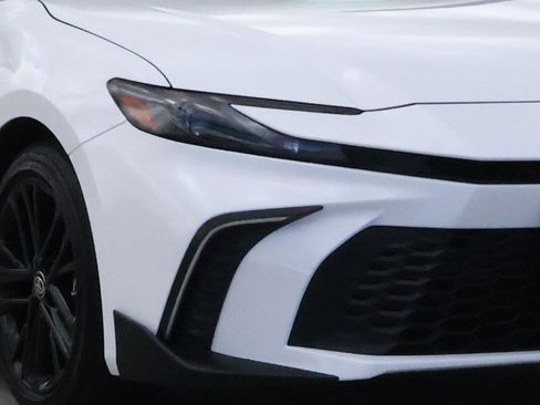 Used 2025 Toyota Camry SE image 7