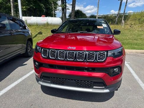 Used 2025 Jeep Compass Limited w/ Sun & Sound Group AWD/4WD image 4