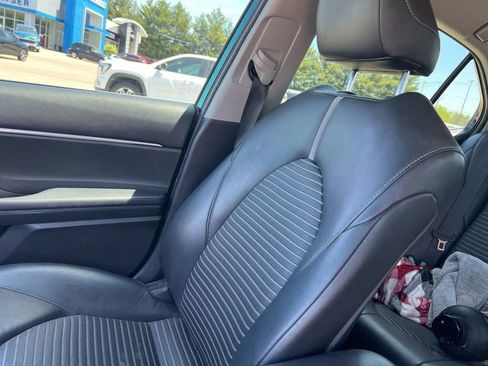 Used 2019 Toyota Camry SE w/ Carpet Mat Package FWD image 21