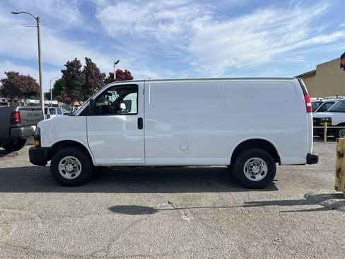 Used 2021 Chevrolet Express 2500 w/ Driver Convenience Package RWD image 1
