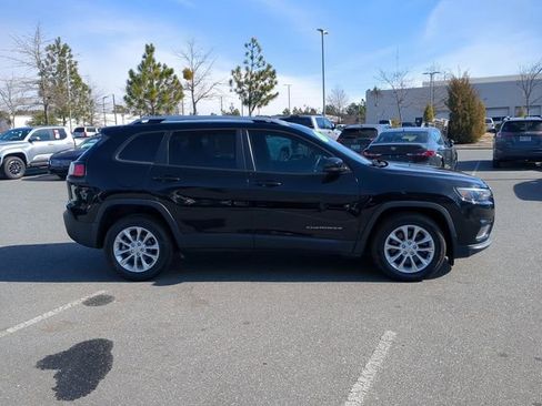Used 2021 Jeep Cherokee Latitude image 3