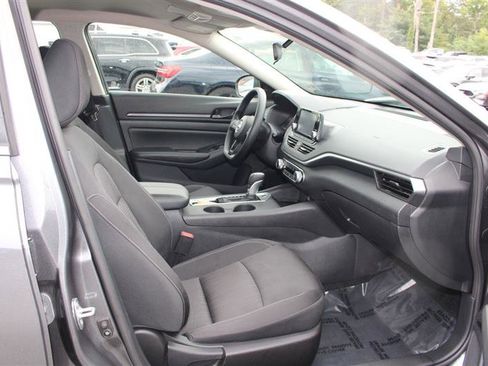 Used 2024 Nissan Altima 2.5 S image 11