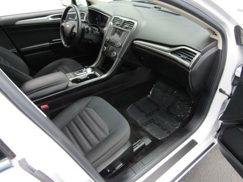 Certified 2017 Ford Fusion SE FWD image 9