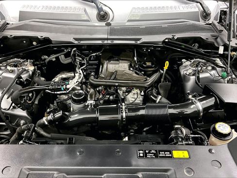 Used 2022 Land Rover Defender 90 image 28