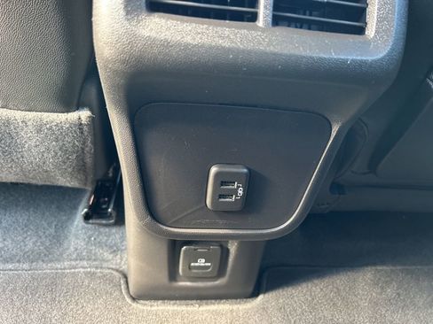 Used 2024 GMC Terrain SLT image 32