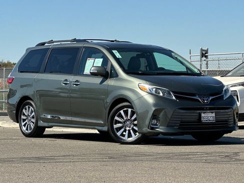 Certified 2020 Toyota Sienna Limited Premium FWD image 2