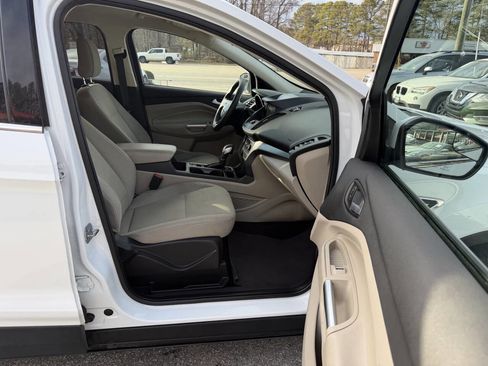 Used 2019 Ford Escape SE image 19