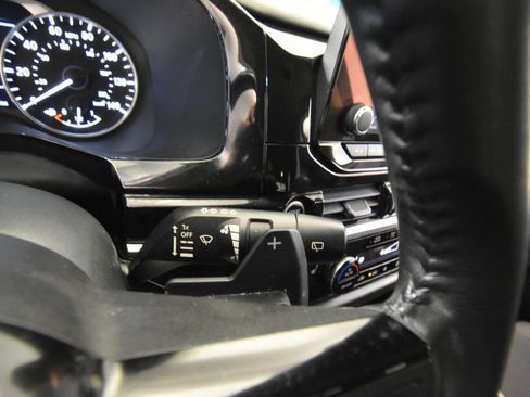 Used 2022 Nissan Pathfinder SV w/ SV Black Package FWD image 39