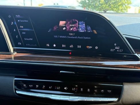Used 2022 Cadillac Escalade ESV Premium Luxury AWD/4WD image 25