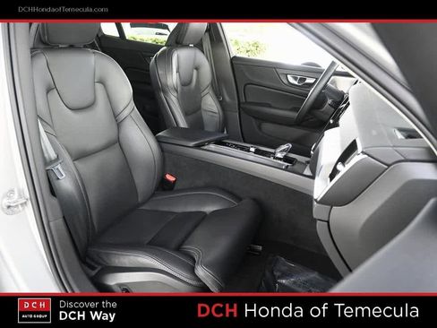 Used 2024 Volvo V60 B5 Cross Country Ultimate image 23