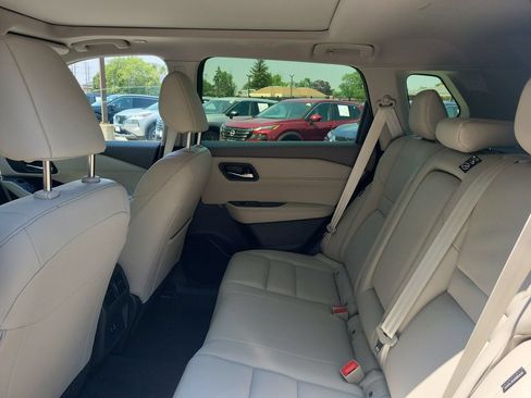 Used 2023 Nissan Rogue SL AWD/4WD image 9