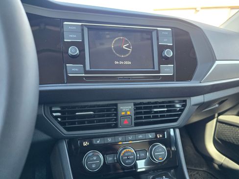 Used 2024 Volkswagen Jetta SE w/ Black Wheel Package FWD image 19