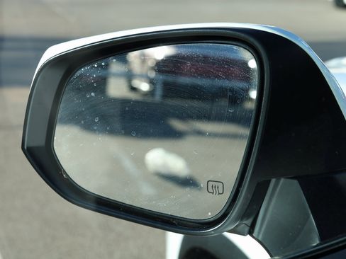 Used 2023 Toyota Highlander L image 4