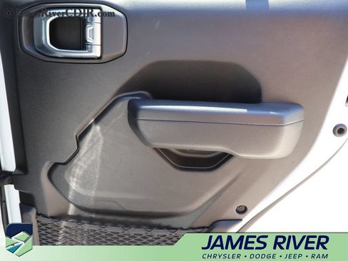 Used 2024 Jeep Wrangler Unlimited AWD/4WD image 10