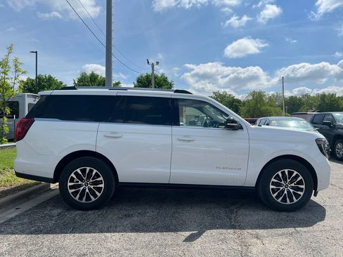 Used 2025 Ford Expedition Platinum AWD/4WD image 2