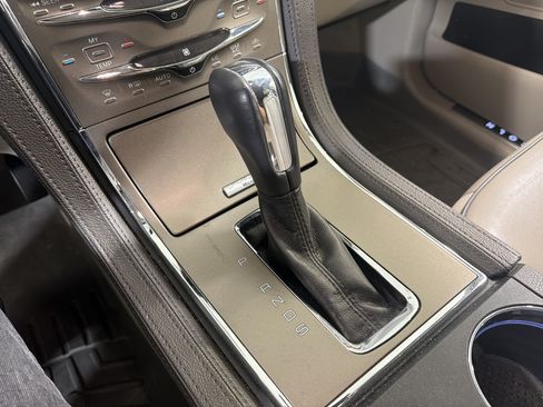 Used 2013 Lincoln MKX FWD image 16