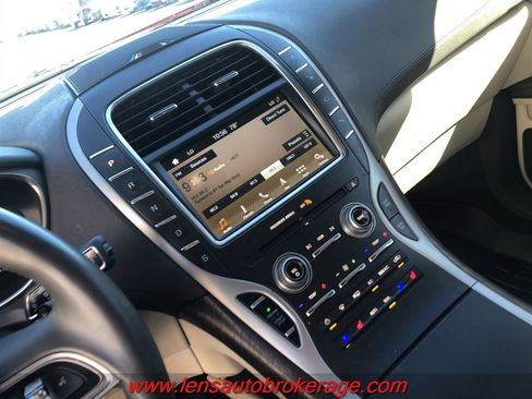 Used 2019 Lincoln Nautilus Reserve image 14