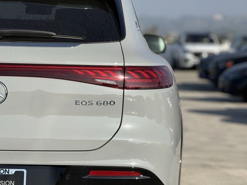 New 2025 Mercedes-Benz Maybach EQS 680 4MATIC image 10