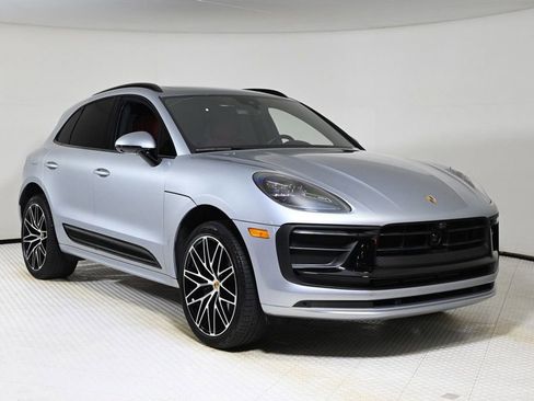 Certified 2024 Porsche Macan image 9