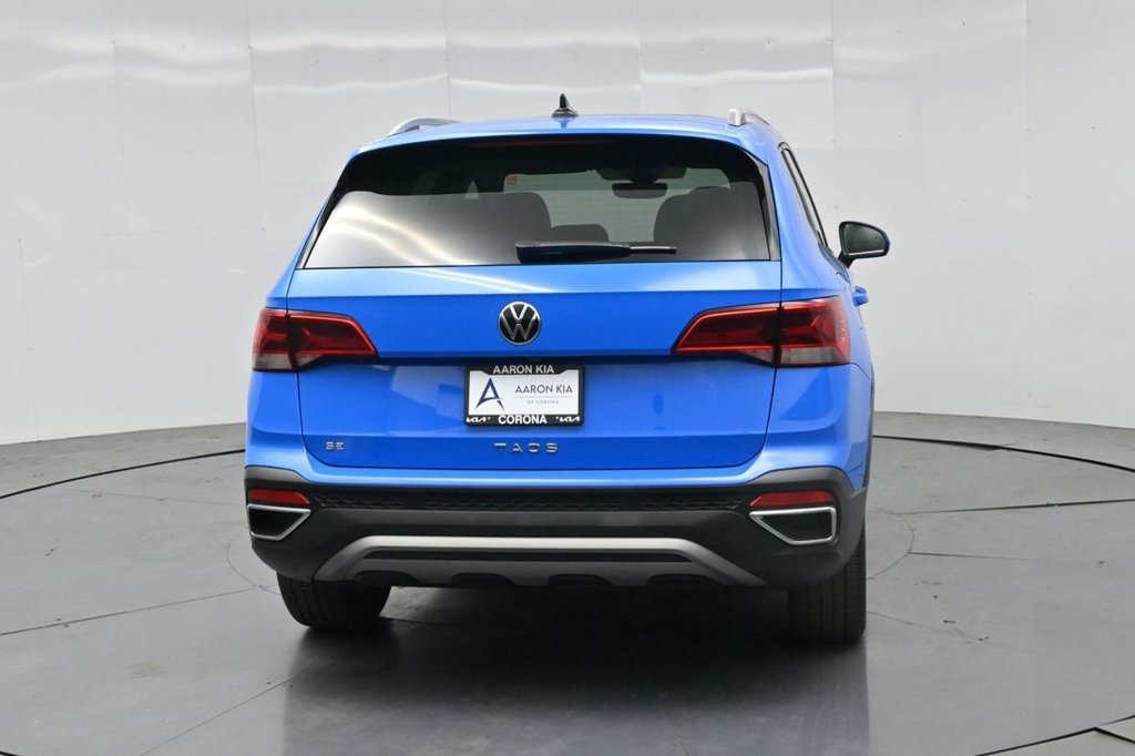 Used 2023 Volkswagen Taos SE w/ Panoramic Sunroof Package FWD image 10