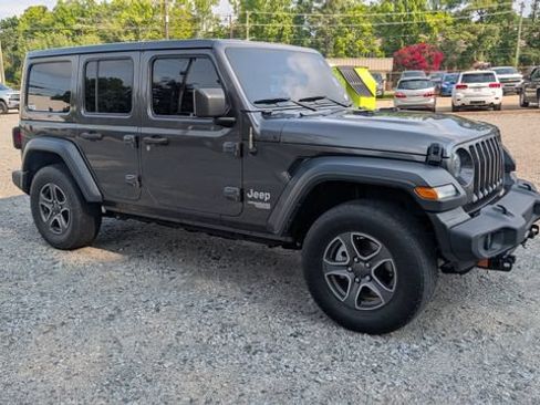 Used 2019 Jeep Wrangler Unlimited Sport S AWD/4WD image 2