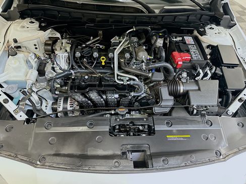 Used 2025 Nissan Altima 2.5 SV FWD image 33
