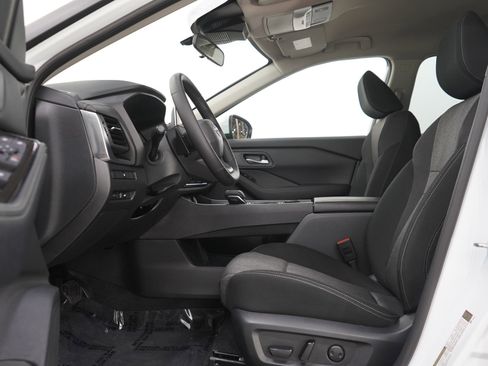 Used 2025 Nissan Rogue SV AWD/4WD image 23