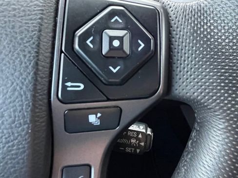 Used 2022 Toyota Tacoma TRD Off-Road AWD/4WD image 15