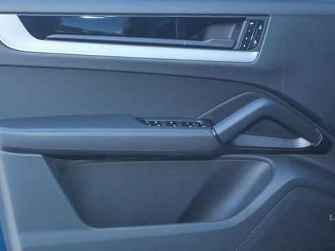 Certified 2025 Porsche Cayenne Coupe image 23